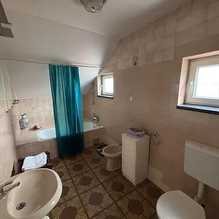 U Potkrovlju Apartment *